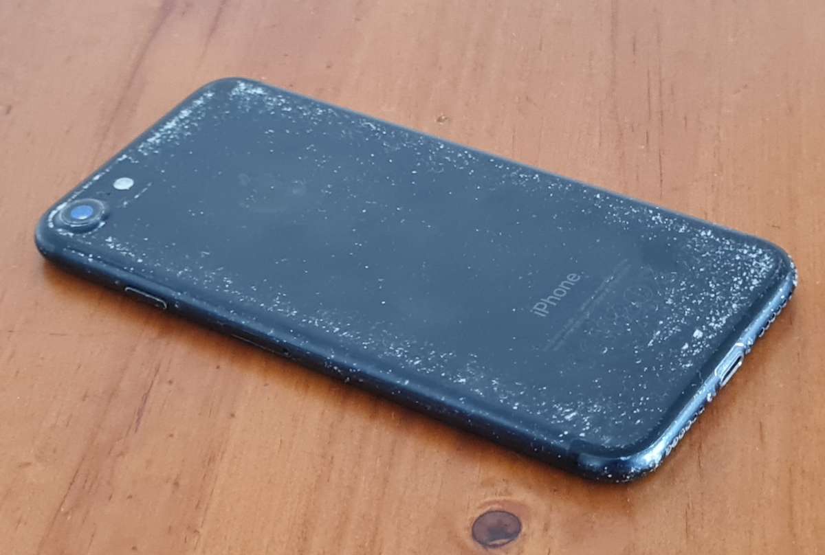 Iphone 7 AS PER DESCRIPTIONIphone 7 128GB SOLD AS IS SPARES SALVAGE