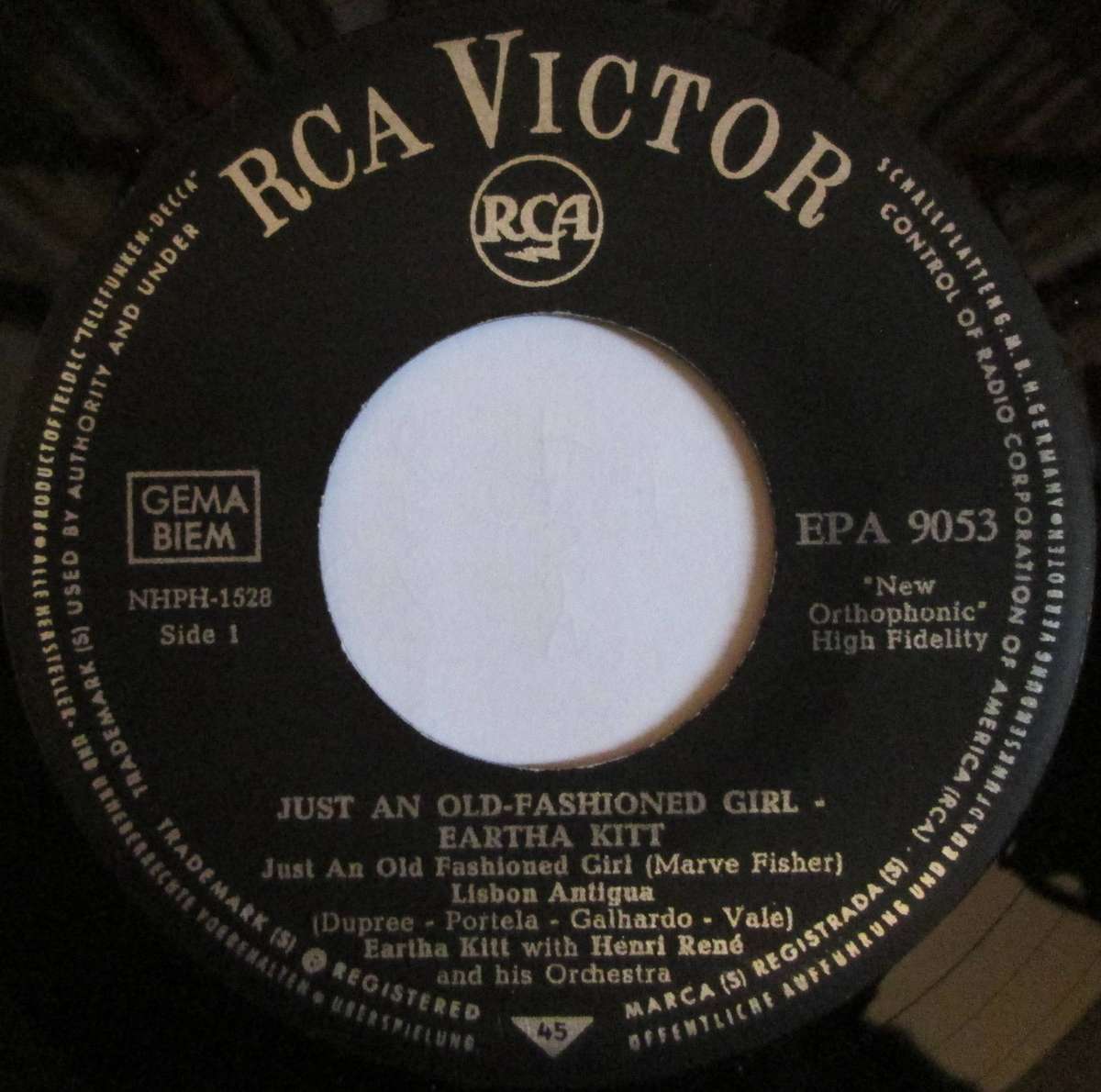 EARTHA KITT - JUST AN OLD-FASHIONED GIRL  (7 SINGLE/VINYL)