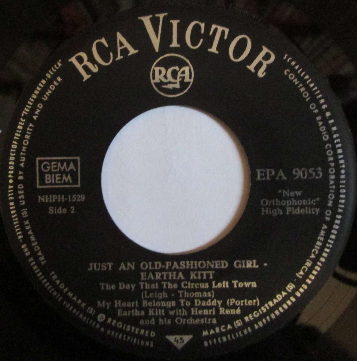 EARTHA KITT - JUST AN OLD-FASHIONED GIRL  (7 SINGLE/VINYL)