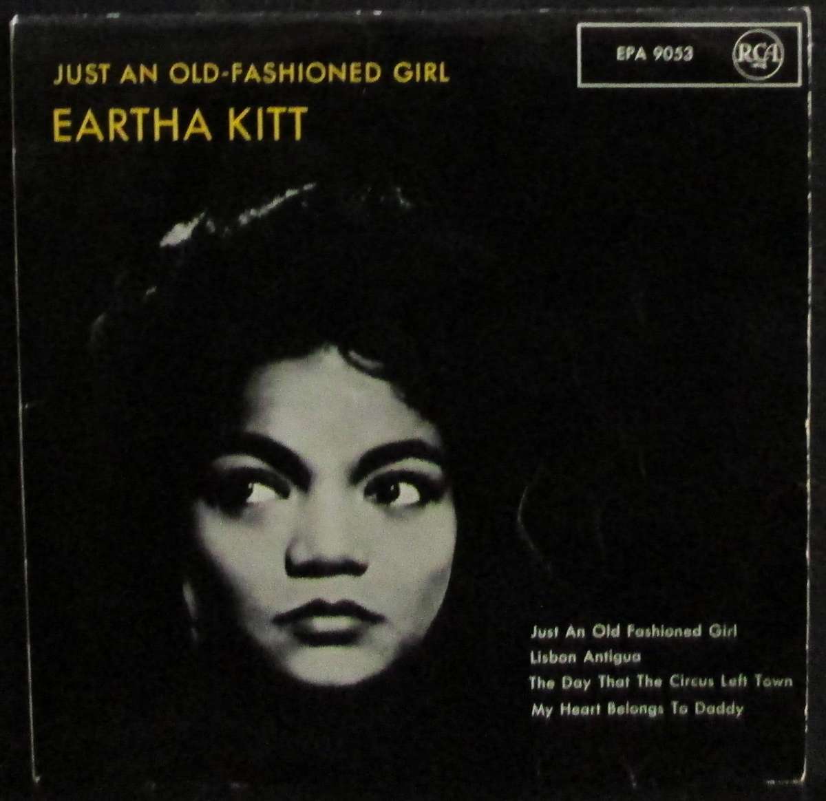 EARTHA KITT - JUST AN OLD-FASHIONED GIRL  (7 SINGLE/VINYL)