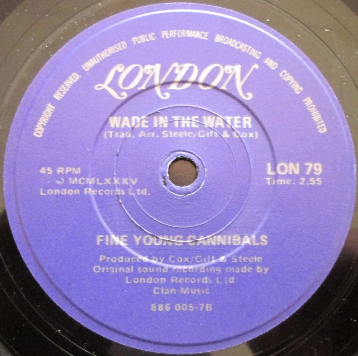 FINE YOUNG CANNIBALS - BLUE / WADE IN THE WATER    (7 SINGLE/VINYL)