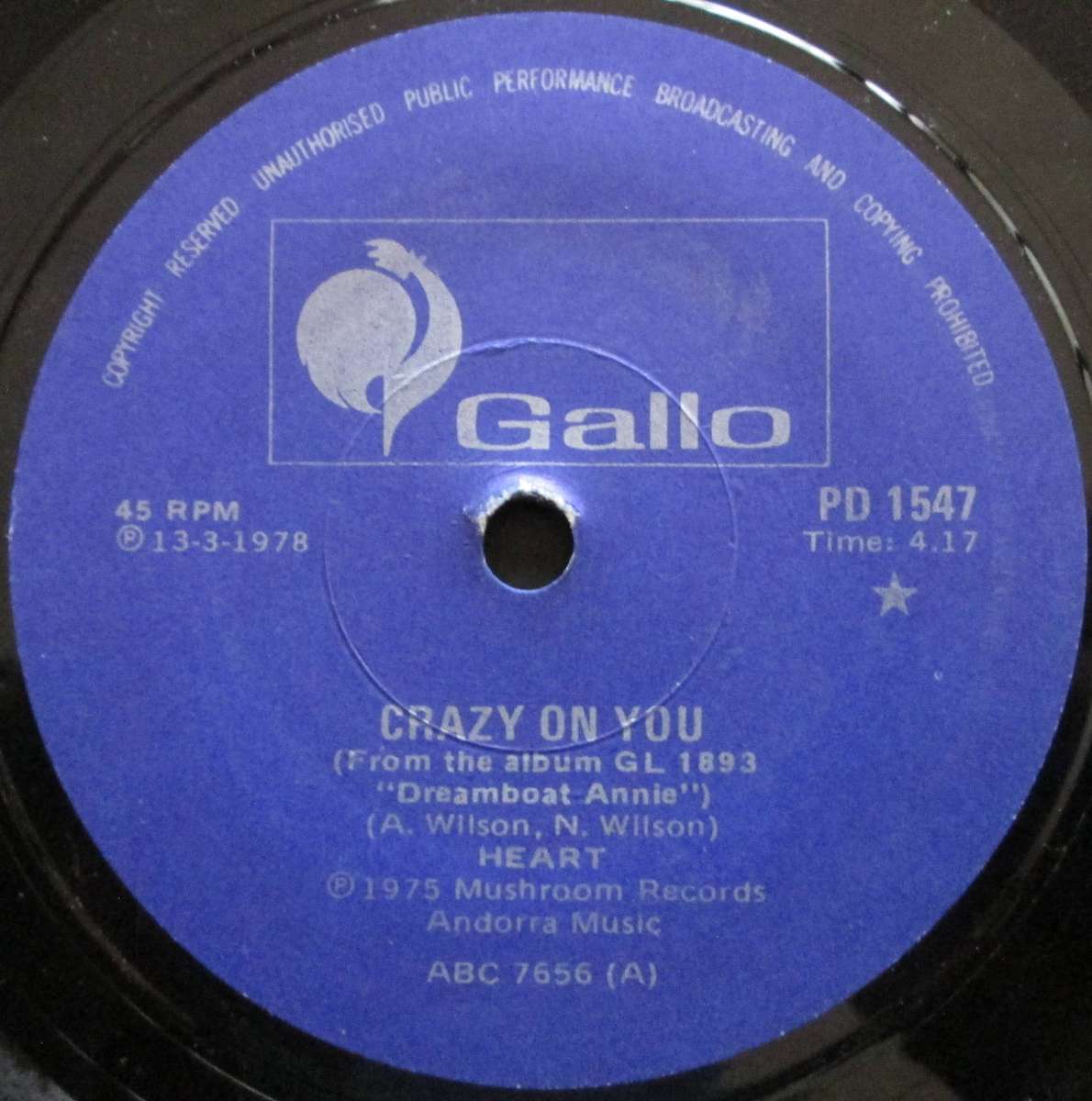 HEART - CRAZY ON YOU / LOVE ME LIKE MUSIC  (7 SINGLE/VINYL)