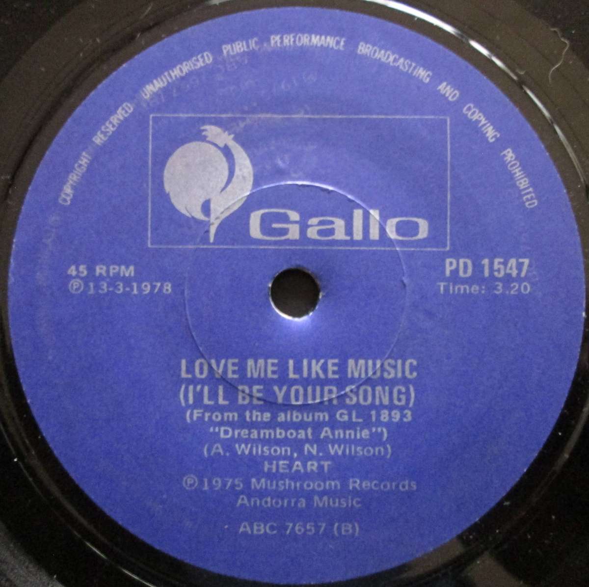 HEART - CRAZY ON YOU / LOVE ME LIKE MUSIC  (7 SINGLE/VINYL)