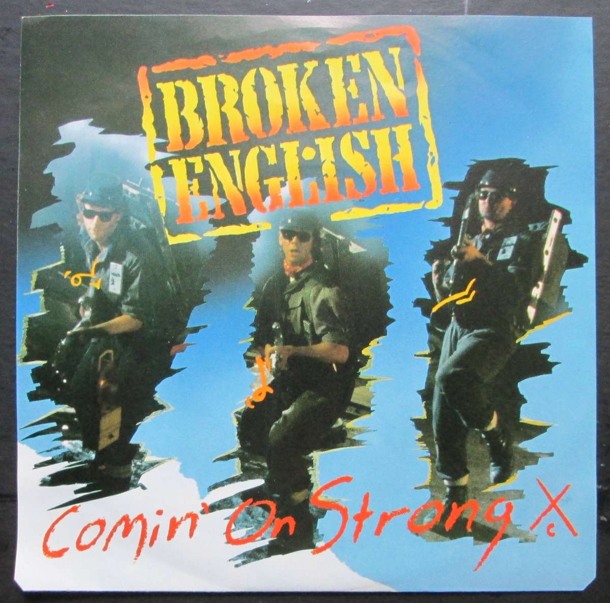 BROKEN ENGLISH - COMIN ON STRONG / SUFFER IN SILENCE   (7 SINGLE/VINYL)