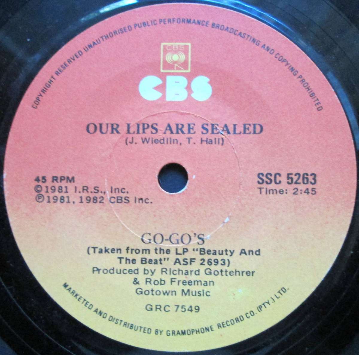 GO-GOS - OUR LIPS ARE SEALED / SKIDMARKS ON MY HEART    (7 SINGLE/VINYL)