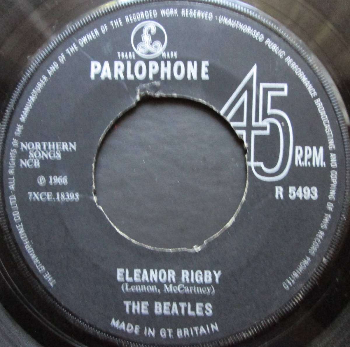 THE BEATLES - ELEANOR RIGBY / YELLOW SUBMARINE  (7 SINGLE/VINYL)
