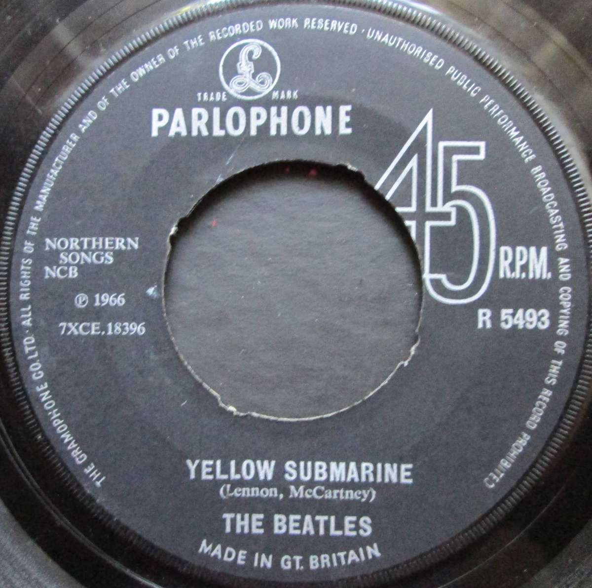 THE BEATLES - ELEANOR RIGBY / YELLOW SUBMARINE  (7 SINGLE/VINYL)