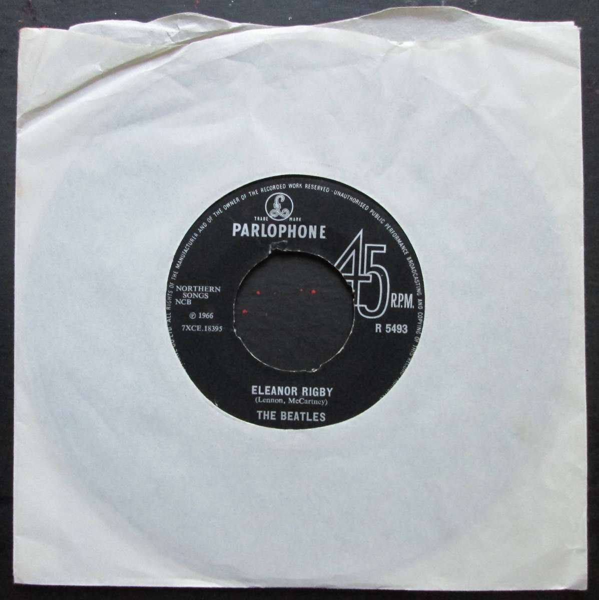 THE BEATLES - ELEANOR RIGBY / YELLOW SUBMARINE  (7 SINGLE/VINYL)