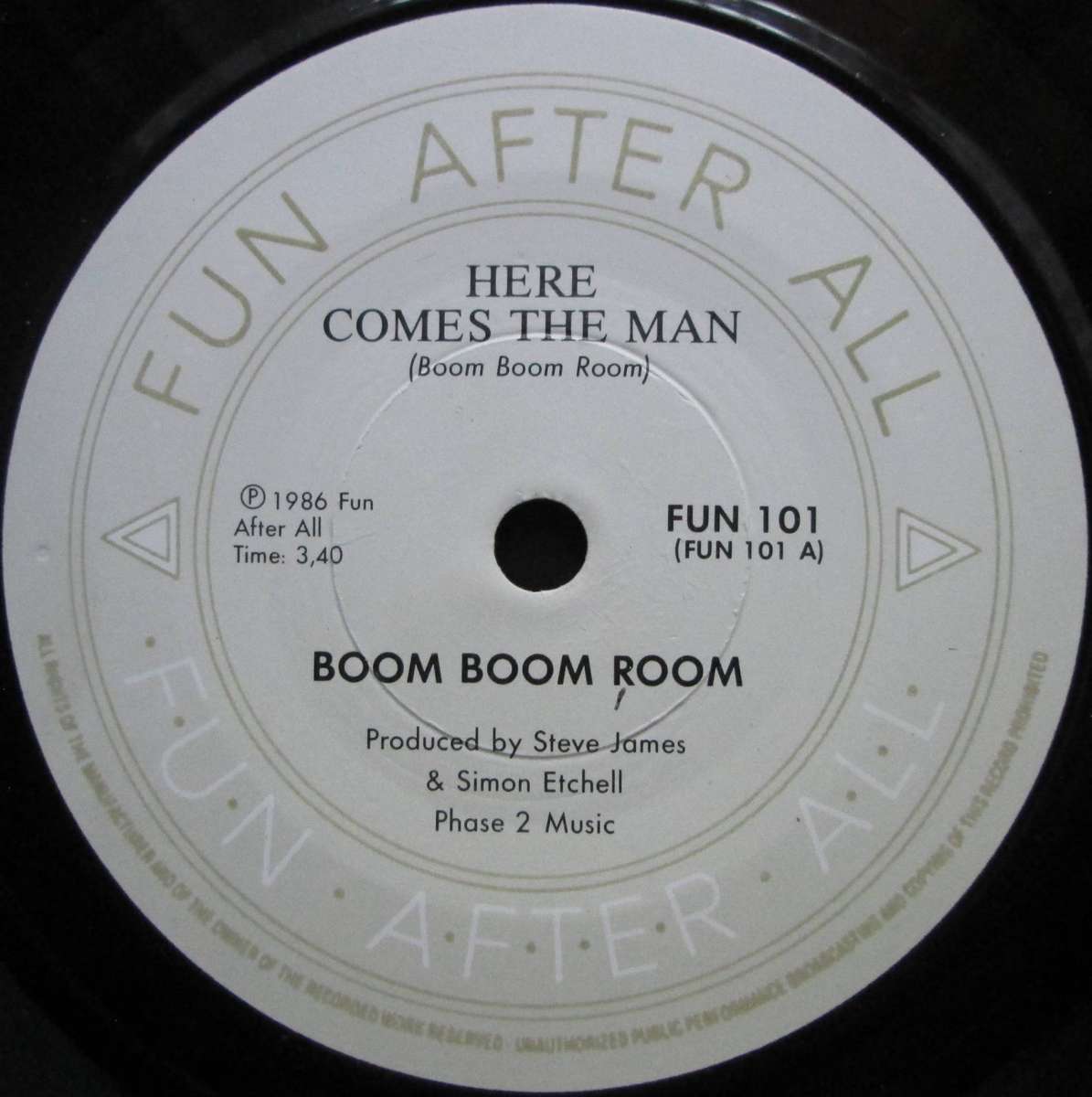 BOOM BOOM ROOM - HERE COMES THE MAN / DAYS LIKE THESE (7 SINGLE/VINYL)