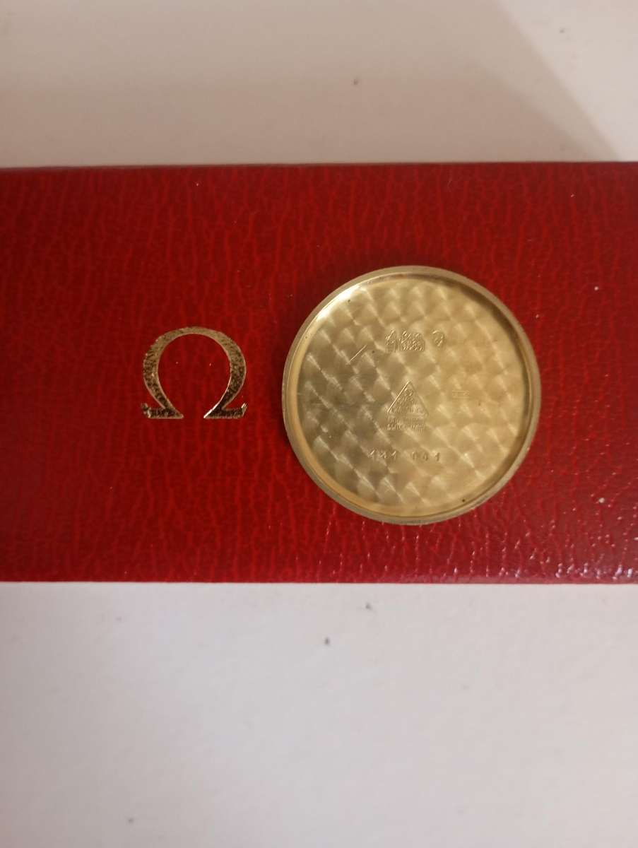 Vintage Omega Genève 14k Solid Yellow Gold 131.041