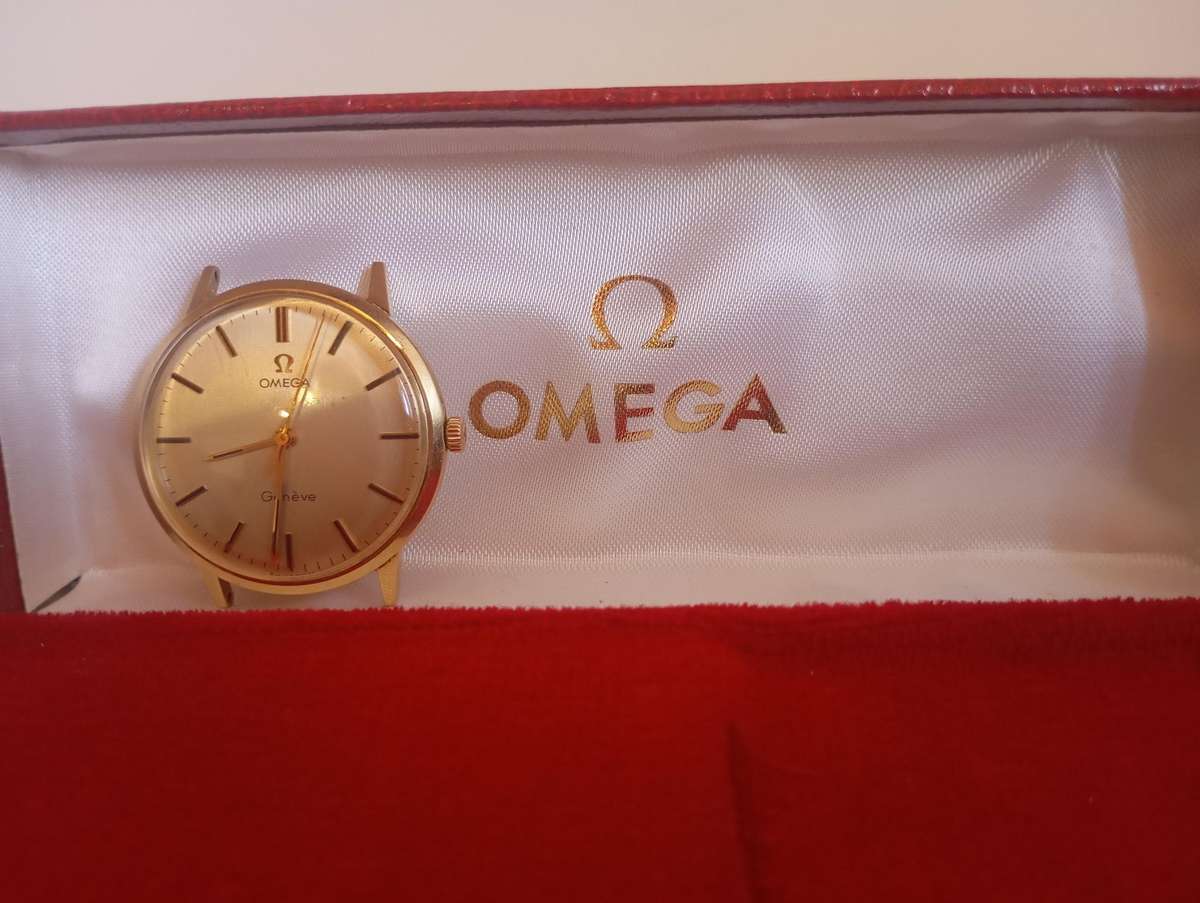 Vintage Omega Genève 14k Solid Yellow Gold 131.041