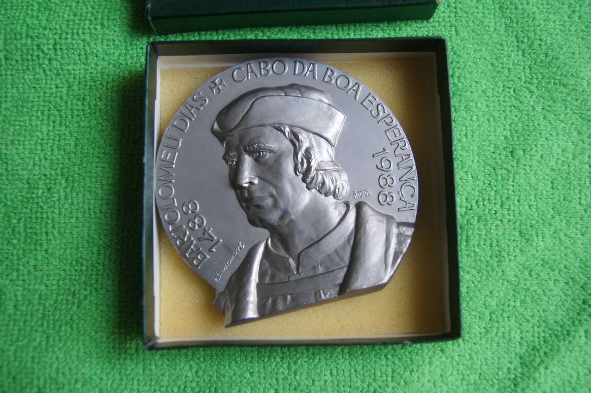 White Bronze Limited Edition Statuette Medallion - Bartolomeu Dias (1488/1988)
