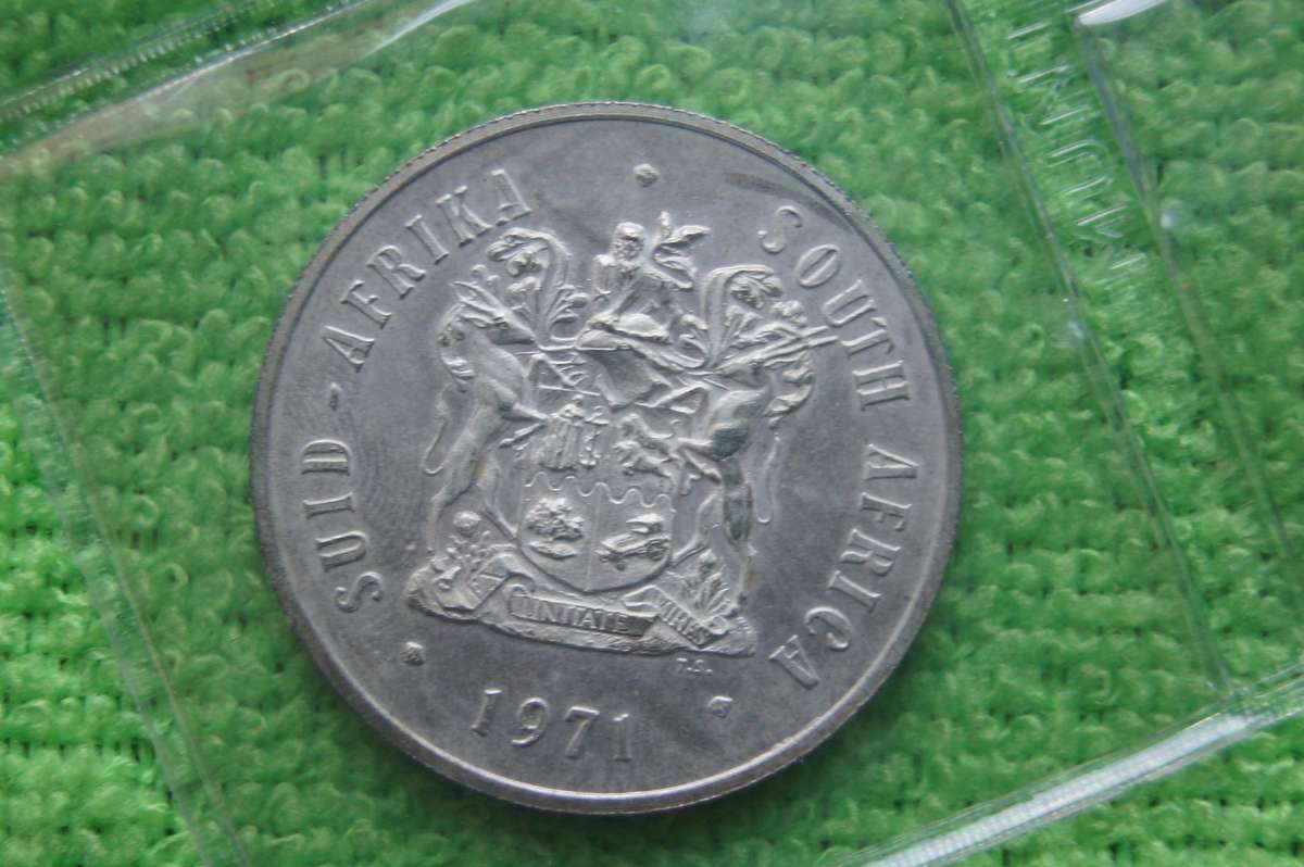 1971 to 1976 Uncirculated Mint Pack Sets (Incl Silver Rands) - Bid is per set to take all six