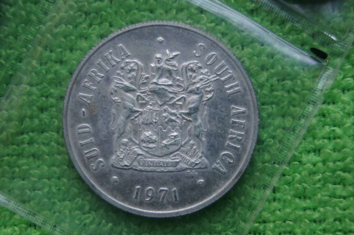 Last SA Mint Pack Madness - 5 packs - incl Silver One Rand (Bid is per set to take all 5)