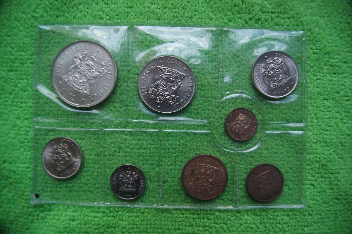 1971 to 1976 Uncirculated Mint Pack Sets (Incl Silver Rands) - Bid is per set to take all six