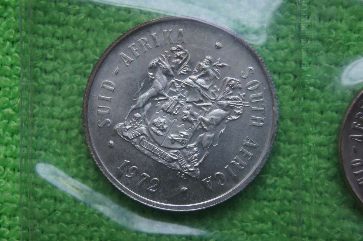 1971 to 1976 Uncirculated Mint Pack Sets (Incl Silver Rands) - Bid is per set to take all six