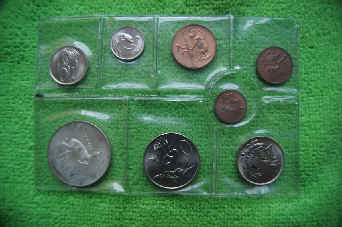 Last SA Mint Pack Madness - 5 packs - incl Silver One Rand (Bid is per set to take all 5)