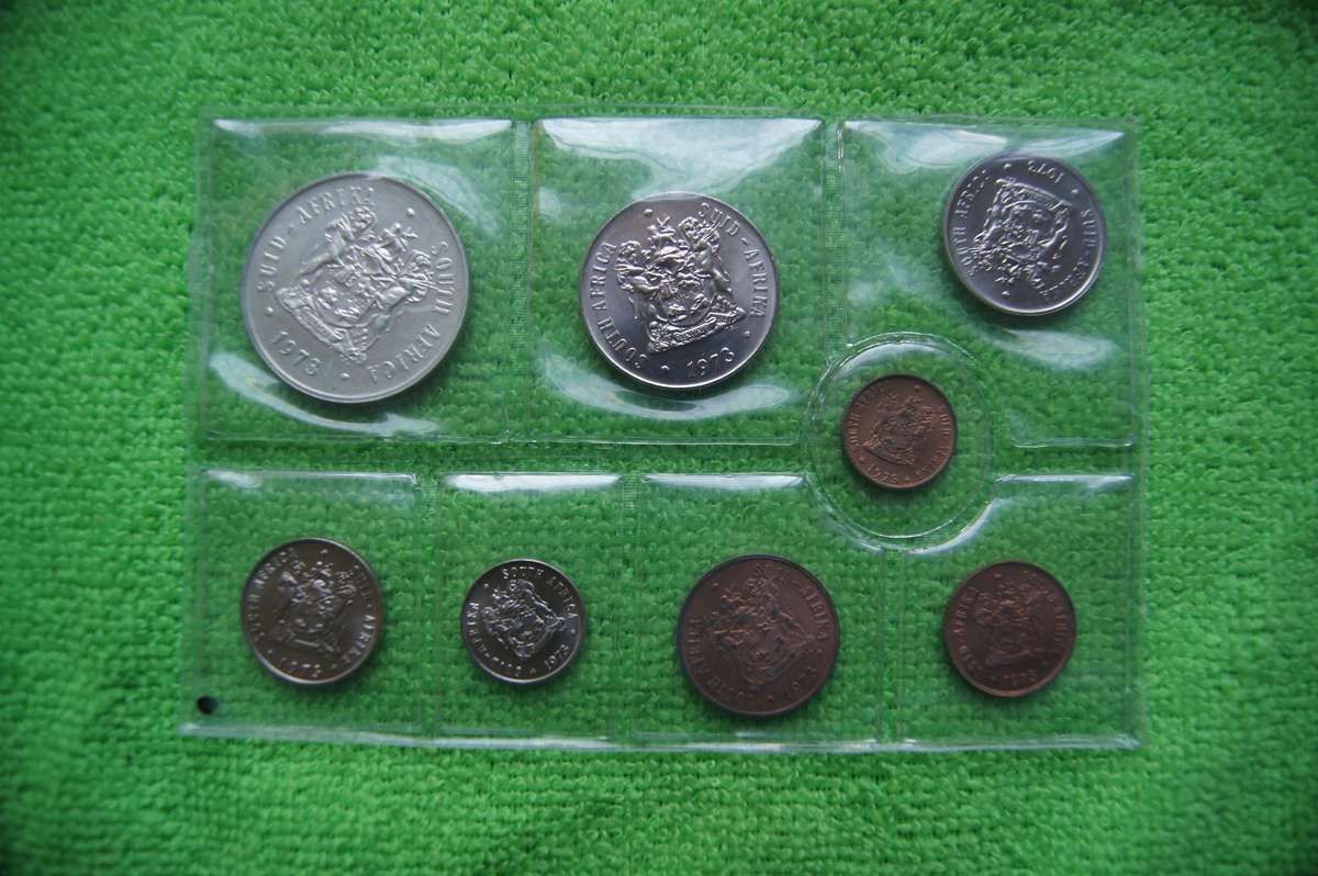 1971 to 1976 Uncirculated Mint Pack Sets (Incl Silver Rands) - Bid is per set to take all six