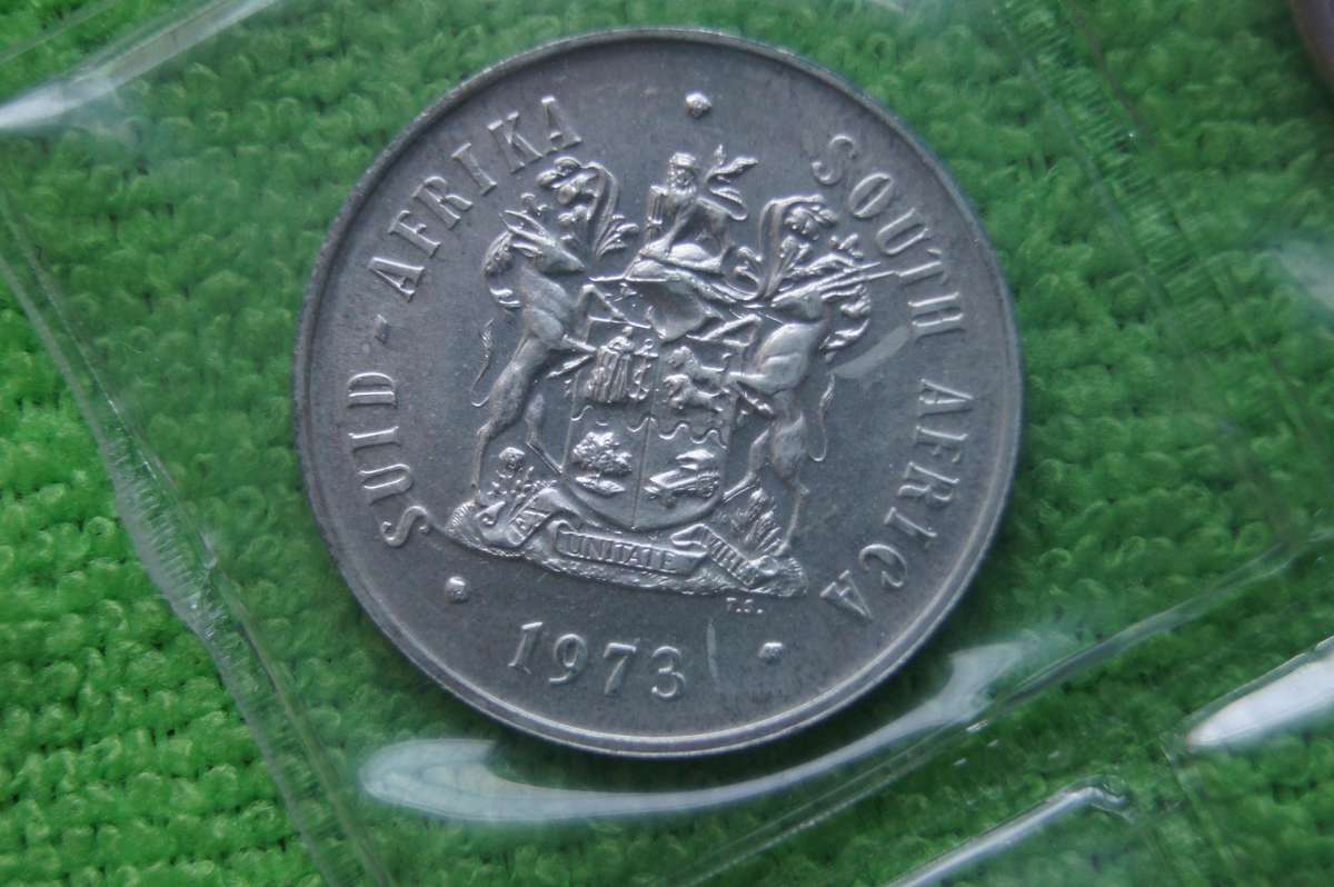 1971 to 1976 Uncirculated Mint Pack Sets (Incl Silver Rands) - Bid is per set to take all six