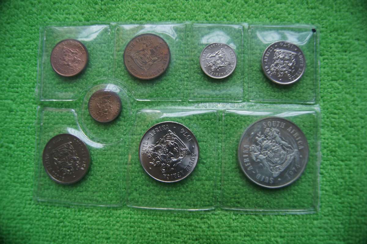 1971 to 1976 Uncirculated Mint Pack Sets (Incl Silver Rands) - Bid is per set to take all six