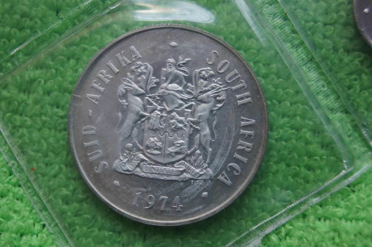 1971 to 1976 Uncirculated Mint Pack Sets (Incl Silver Rands) - Bid is per set to take all six