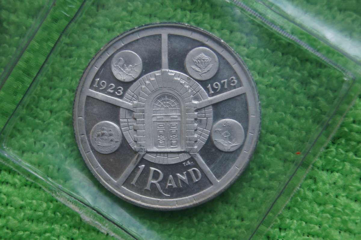 1971 to 1976 Uncirculated Mint Pack Sets (Incl Silver Rands) - Bid is per set to take all six