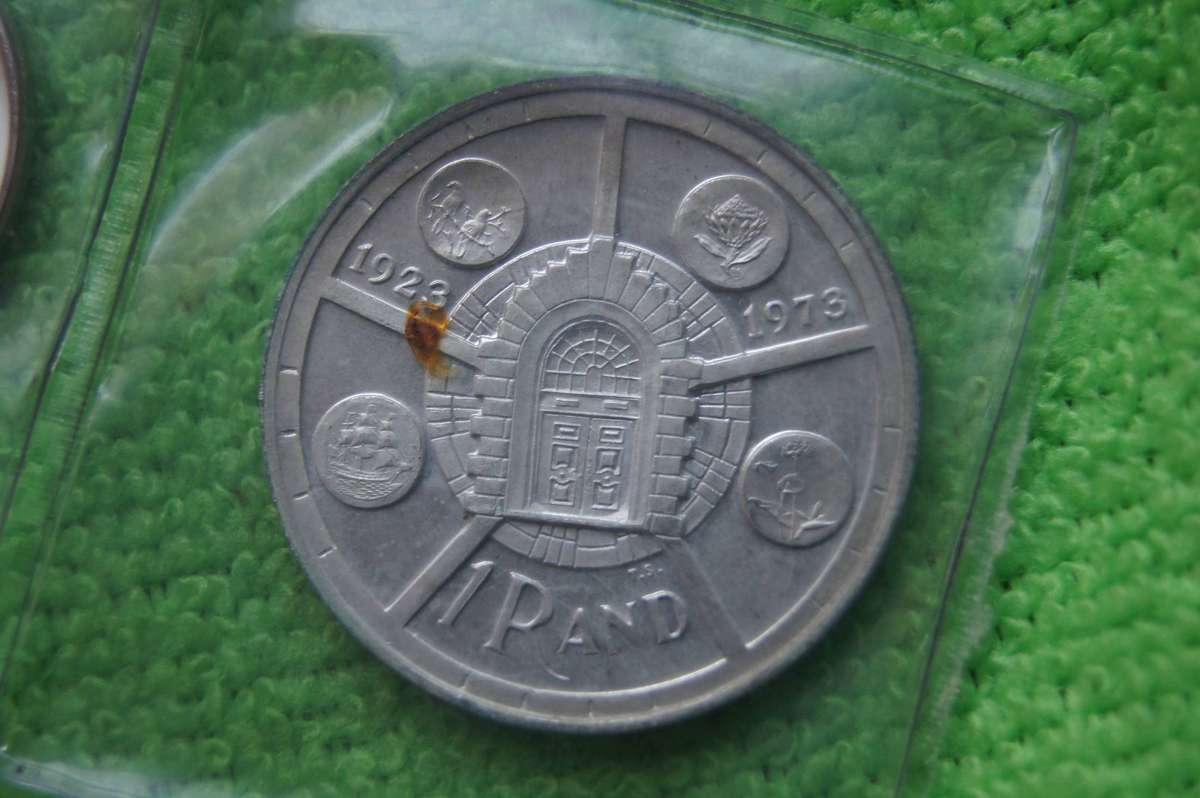 Last SA Mint Pack Madness - 5 packs - incl Silver One Rand (Bid is per set to take all 5)