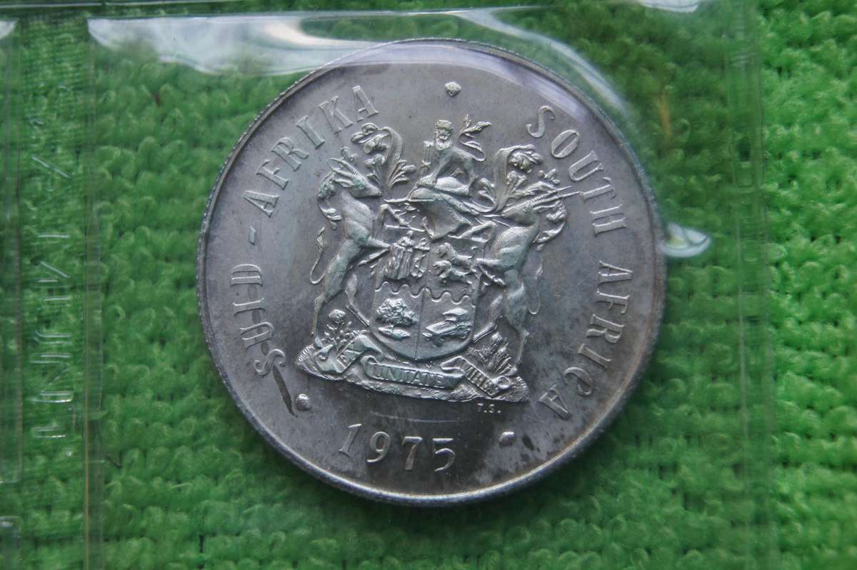 1975 Uncirculated Mint Pack (Incl Silver Rand)