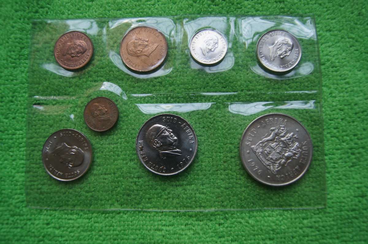 1971 to 1976 Uncirculated Mint Pack Sets (Incl Silver Rands) - Bid is per set to take all six