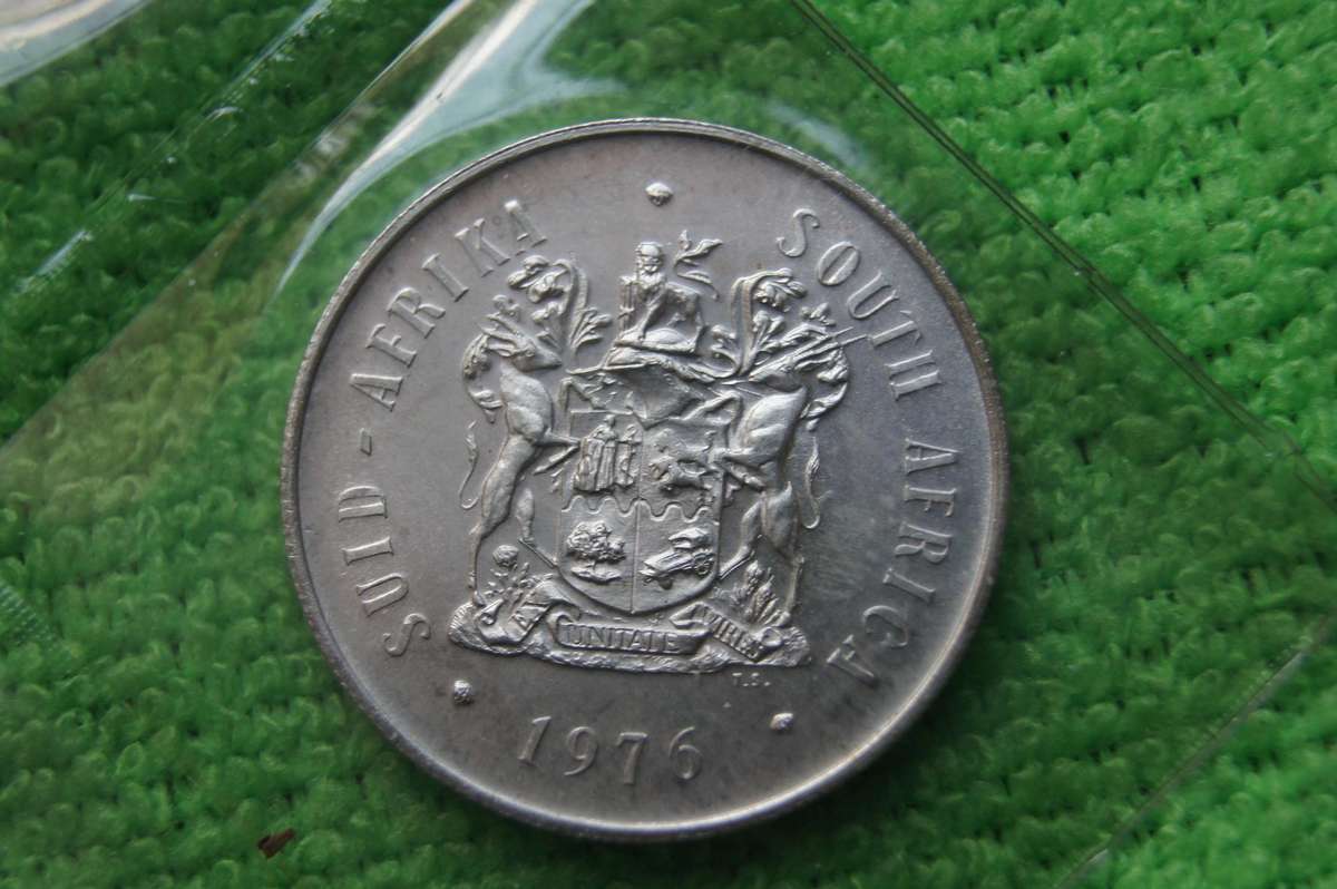 1971 to 1976 Uncirculated Mint Pack Sets (Incl Silver Rands) - Bid is per set to take all six