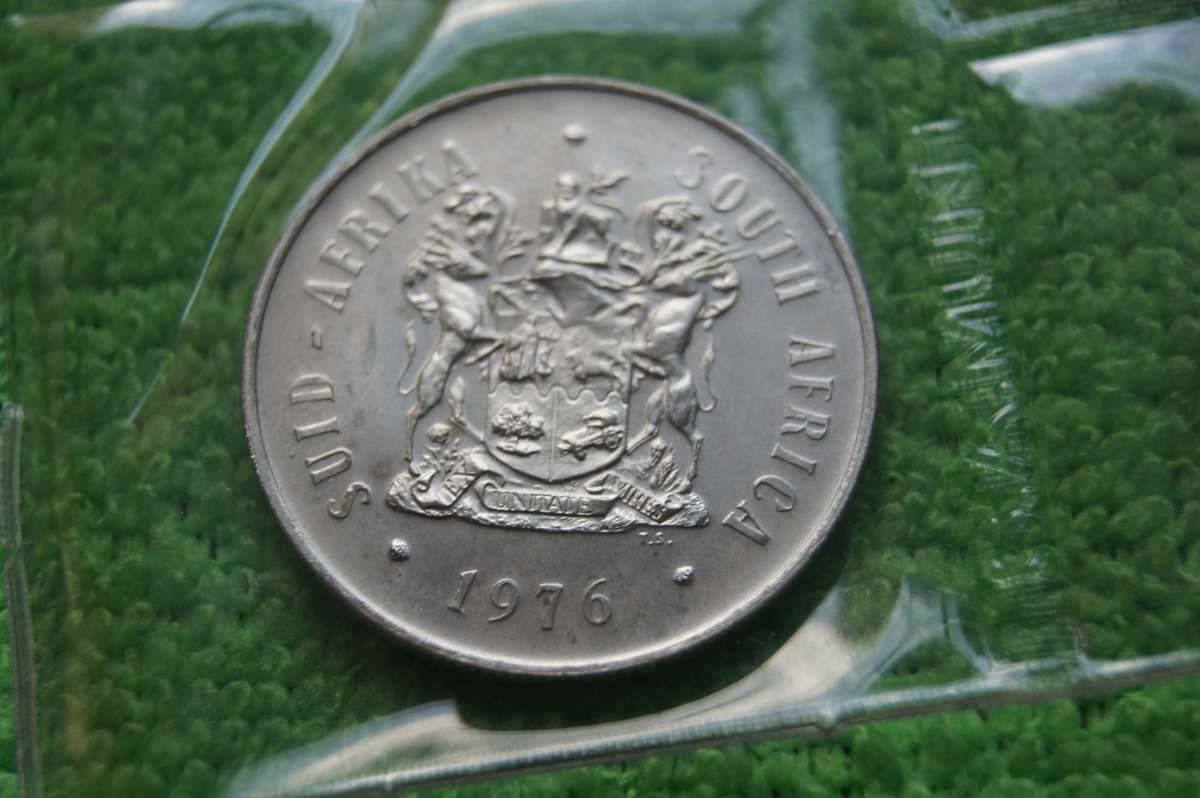 Last SA Mint Pack Madness - 5 packs - incl Silver One Rand (Bid is per set to take all 5)