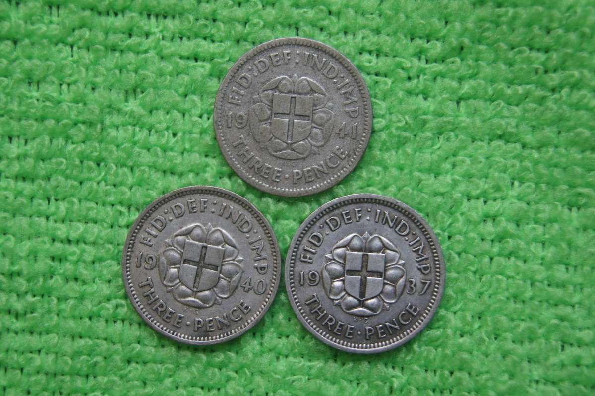 Great Britain 3 Pence Collection - (over 33 actual grams of silver) - 30 Coins