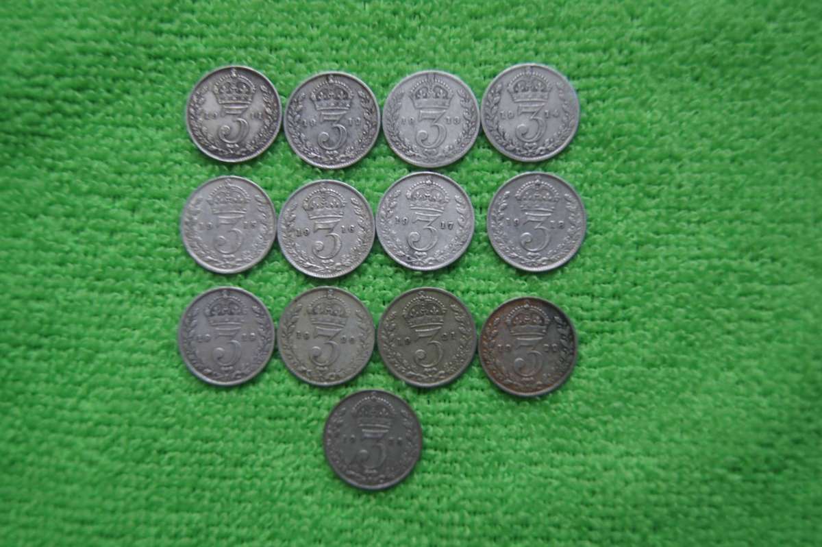 Great Britain 3 Pence Collection - (over 33 actual grams of silver) - 30 Coins
