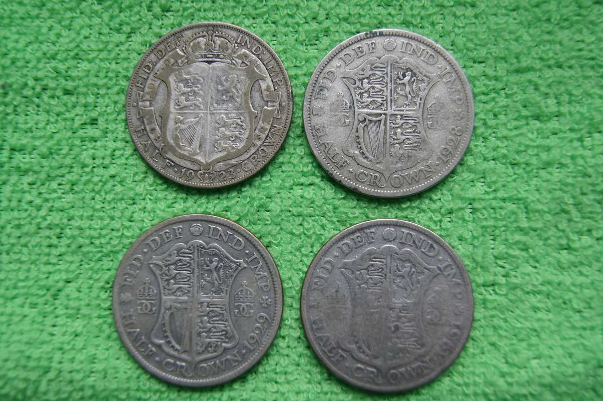 Great Britain Half Crown Collection - (Over 87 actual grams of Silver) - 15 Coins