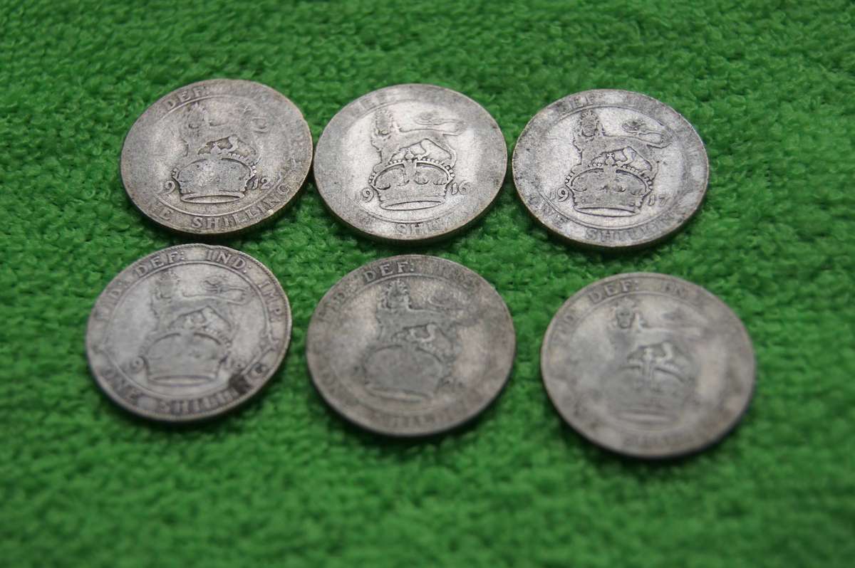 Great Britain Shilling Collection - (Over 72 actual grams of silver) - 26 Coins