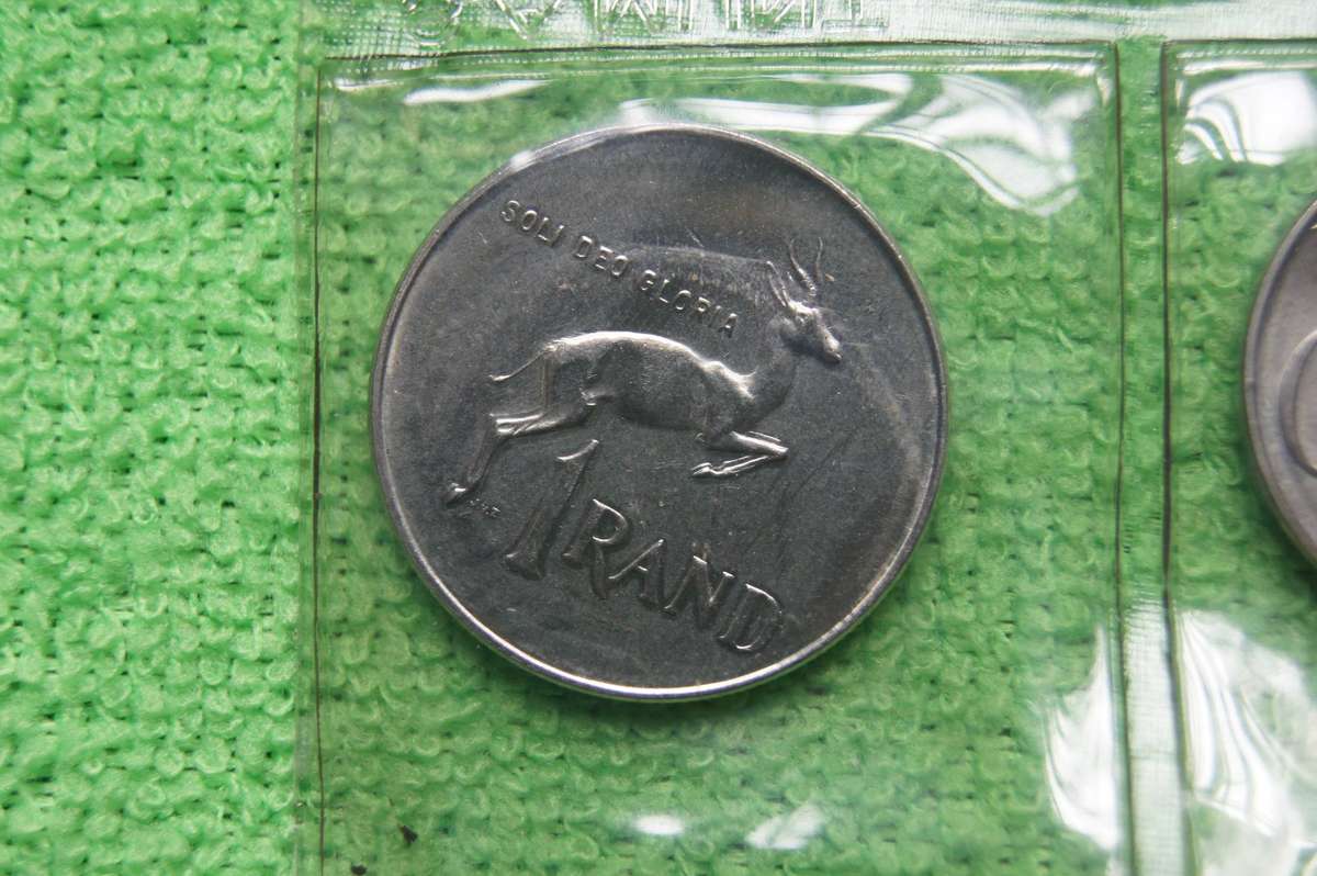 Consecutive Year SA Mint Packs, 1977 and 1978 (Bid per pack to take both)(1978 Rand PL?)