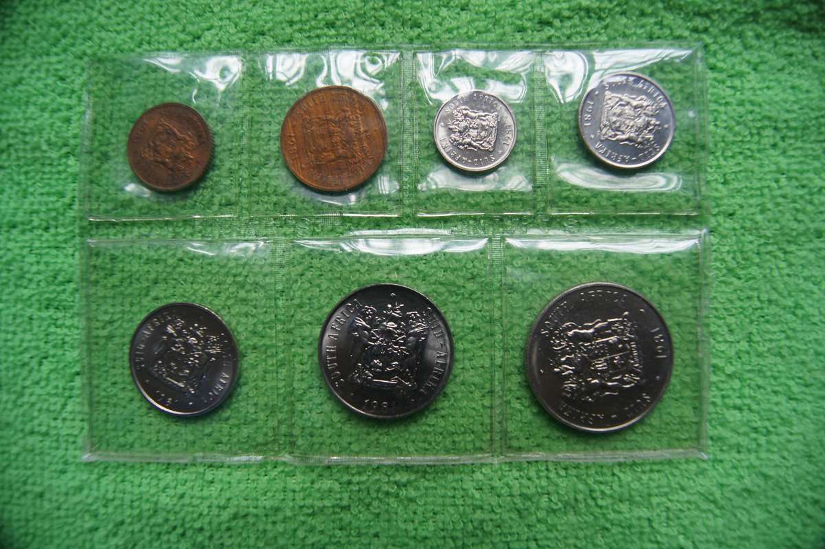 Consecutive Year SA Mint Packs, 1981 and 1982 (Bid per pack to take both)(1982 Rand PL?)