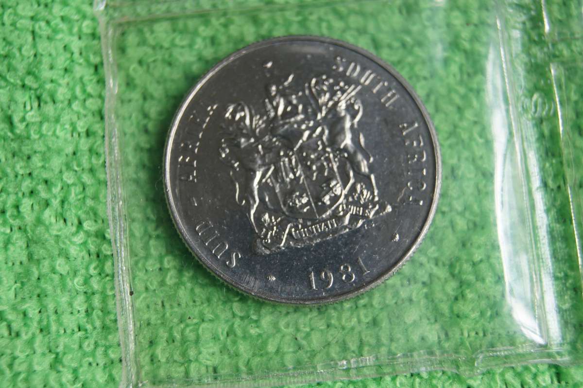 Consecutive Year SA Mint Packs, 1981 and 1982 (Bid per pack to take both)(1982 Rand PL?)