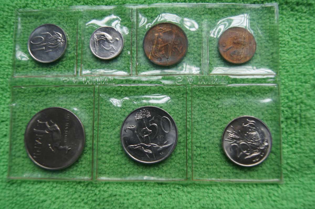 Consecutive Year SA Mint Packs, 1981 and 1982 (Bid per pack to take both)(1982 Rand PL?)