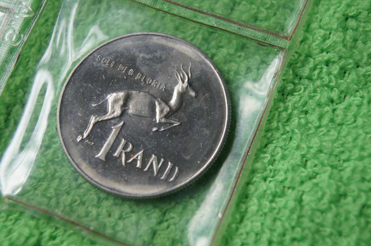 Consecutive Year SA Mint Packs, 1981 and 1982 (Bid per pack to take both)(1982 Rand PL?)