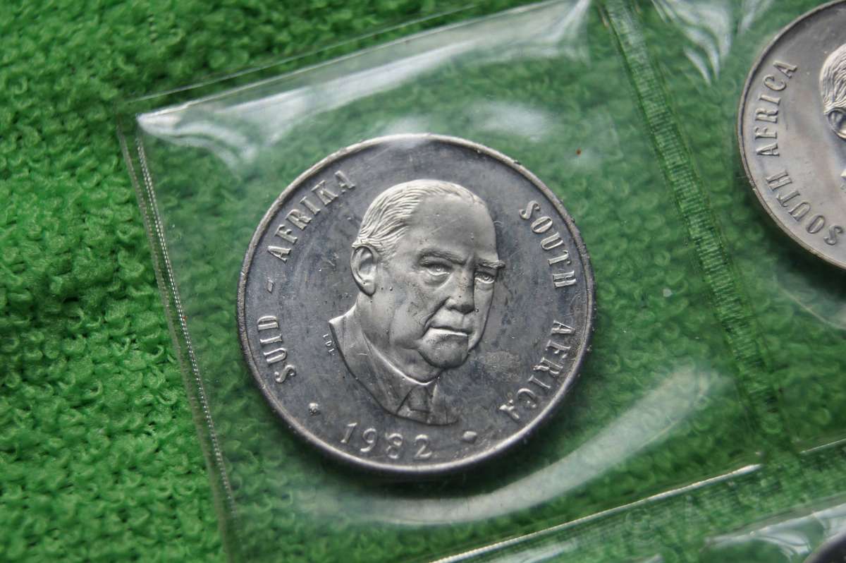 Consecutive Year SA Mint Packs, 1981 and 1982 (Bid per pack to take both)(1982 Rand PL?)