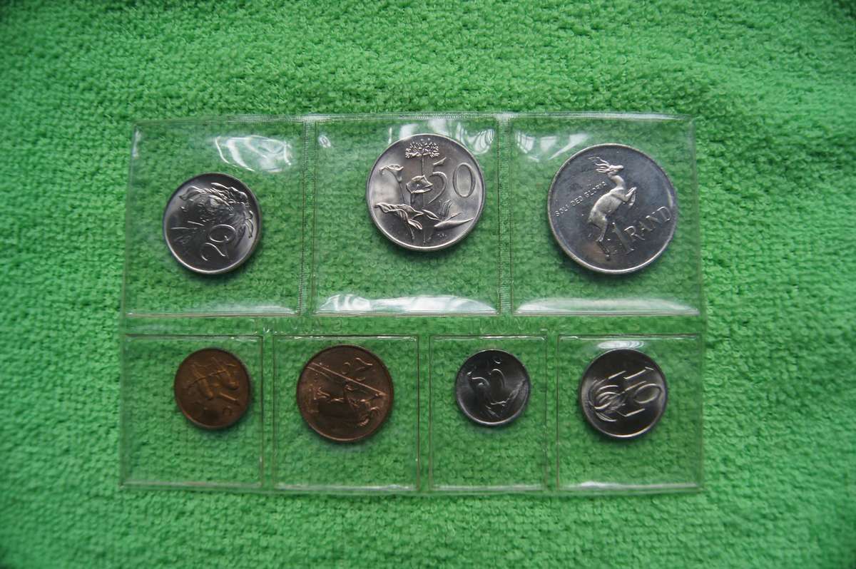 Consecutive Year SA Mint Packs, 1981 and 1982 (Bid per pack to take both)(1982 Rand PL?)