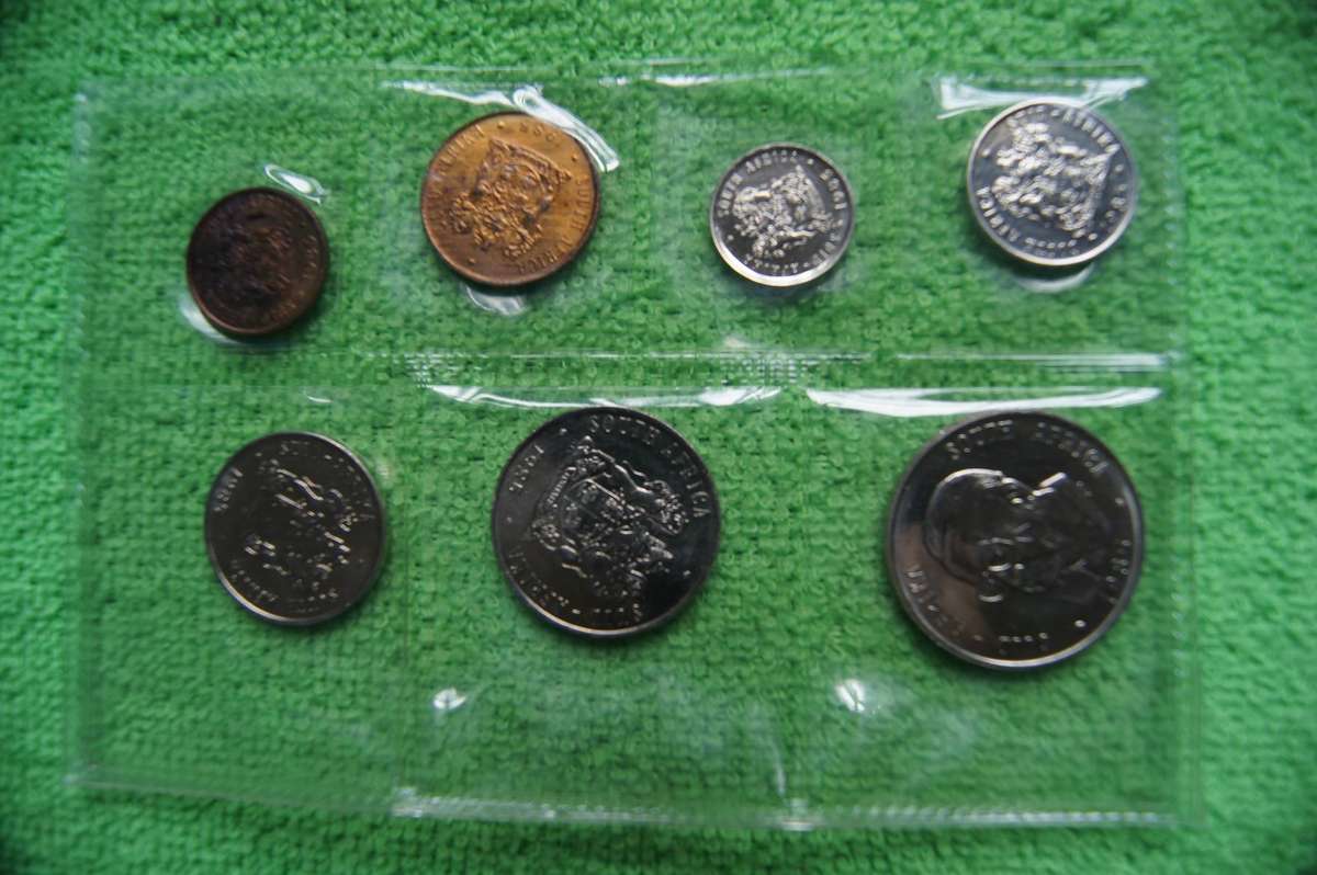 Consecutive Year SA Mint Packs, 1985 and 1986 (Bid per pack to take both)