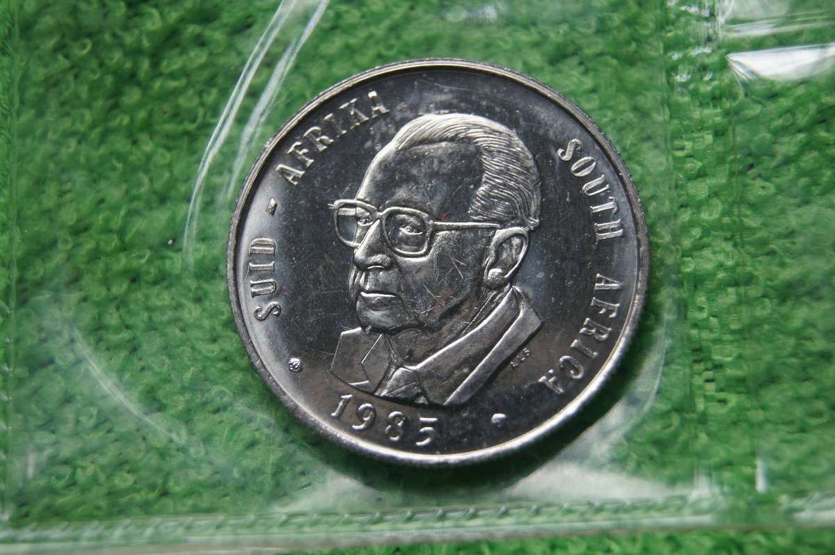 Consecutive Year SA Mint Packs, 1985 and 1986 (Bid per pack to take both)