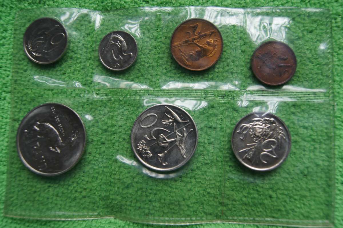 Consecutive Year SA Mint Packs, 1985 and 1986 (Bid per pack to take both)