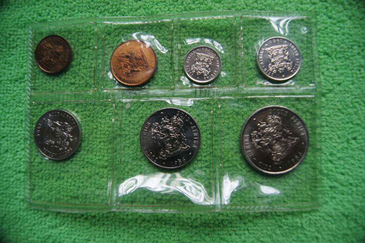 Consecutive Year SA Mint Packs, 1985 and 1986 (Bid per pack to take both)