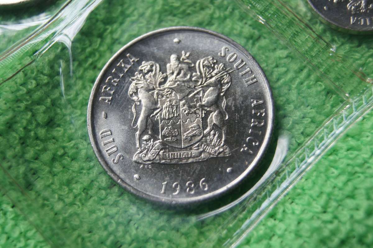 Consecutive Year SA Mint Packs, 1985 and 1986 (Bid per pack to take both)