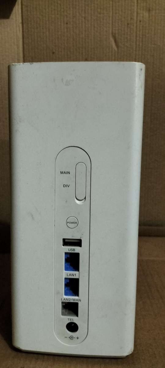 Huawei B618 4G LTE Router - Takes SIM Card 64 Devices