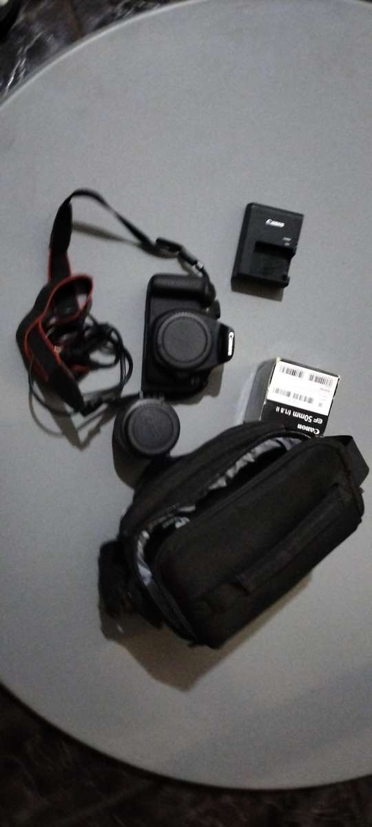 Canon DSLR Camera EOS 1200D (Used)