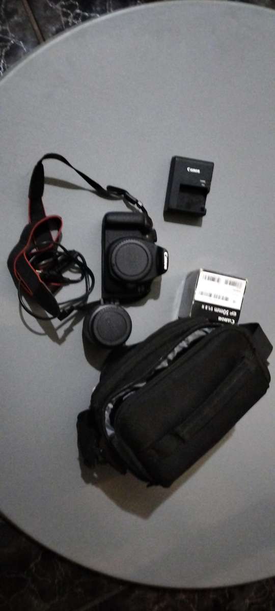 Canon DSLR Camera EOS 1200D (Used)